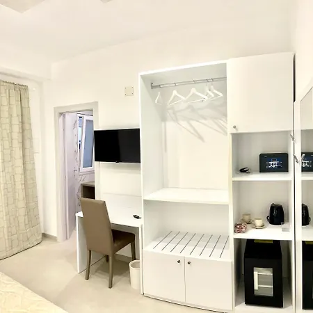 לינה וארוחת בוקר Gemini Luxury 3*